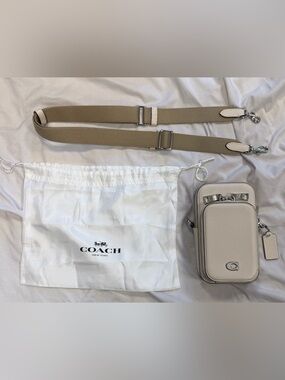 NWOT Coach Chalk Phone Crossbody Bag